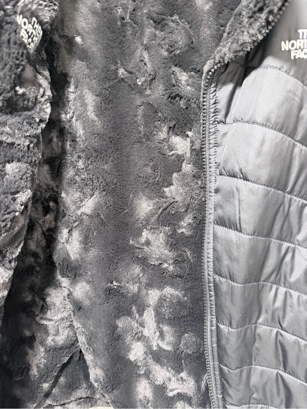 The North Face Women's reversible Black Quilted Vest - Picture 7 of 12